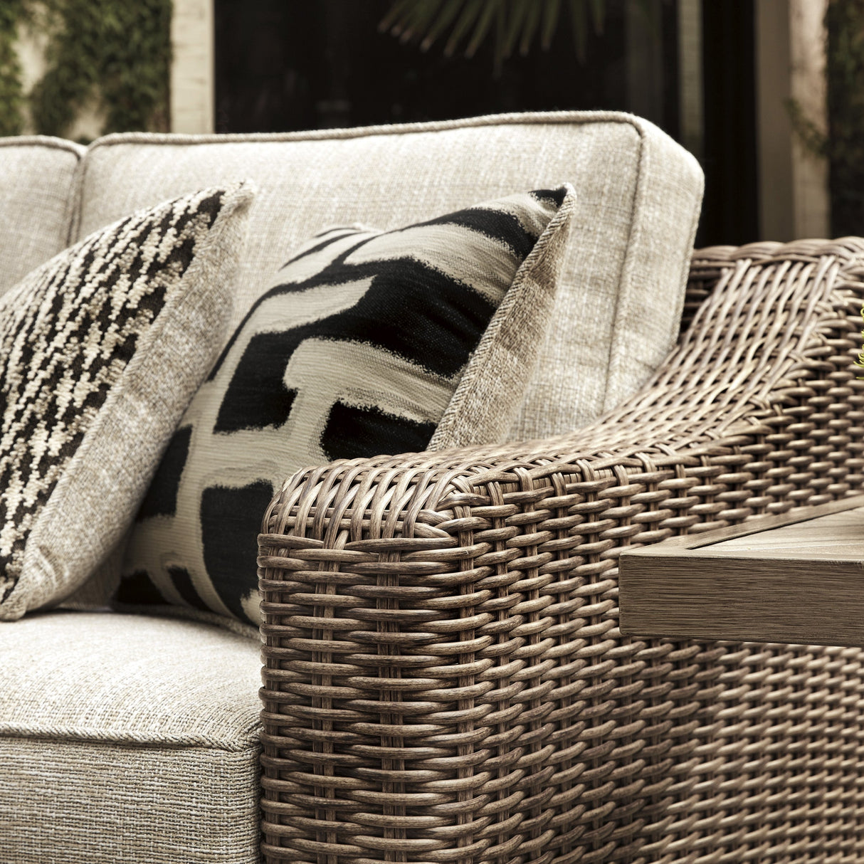 Ensemble de causeuses extérieures en tissu beige pâle avec coussins - Beachcroft