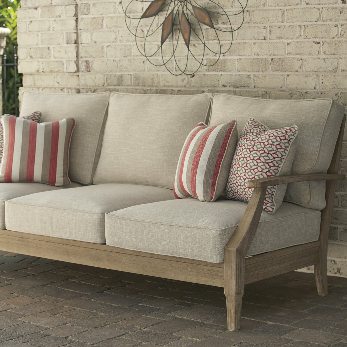 Sofa extérieur en tissu beige pâle & bois d'eucalyptus - Clare view