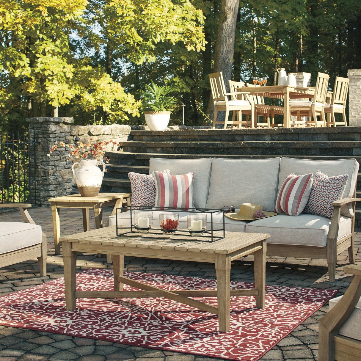 Sofa extérieur en tissu beige pâle & bois d'eucalyptus - Clare view