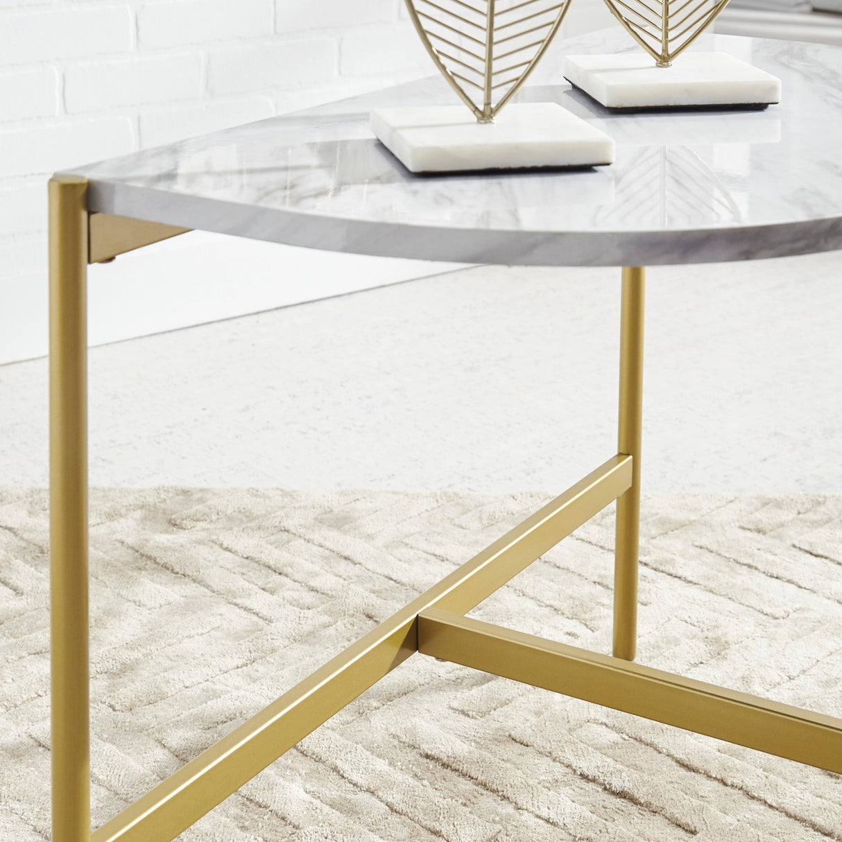 Table d'appoint en faux marbre blanc - Wynora