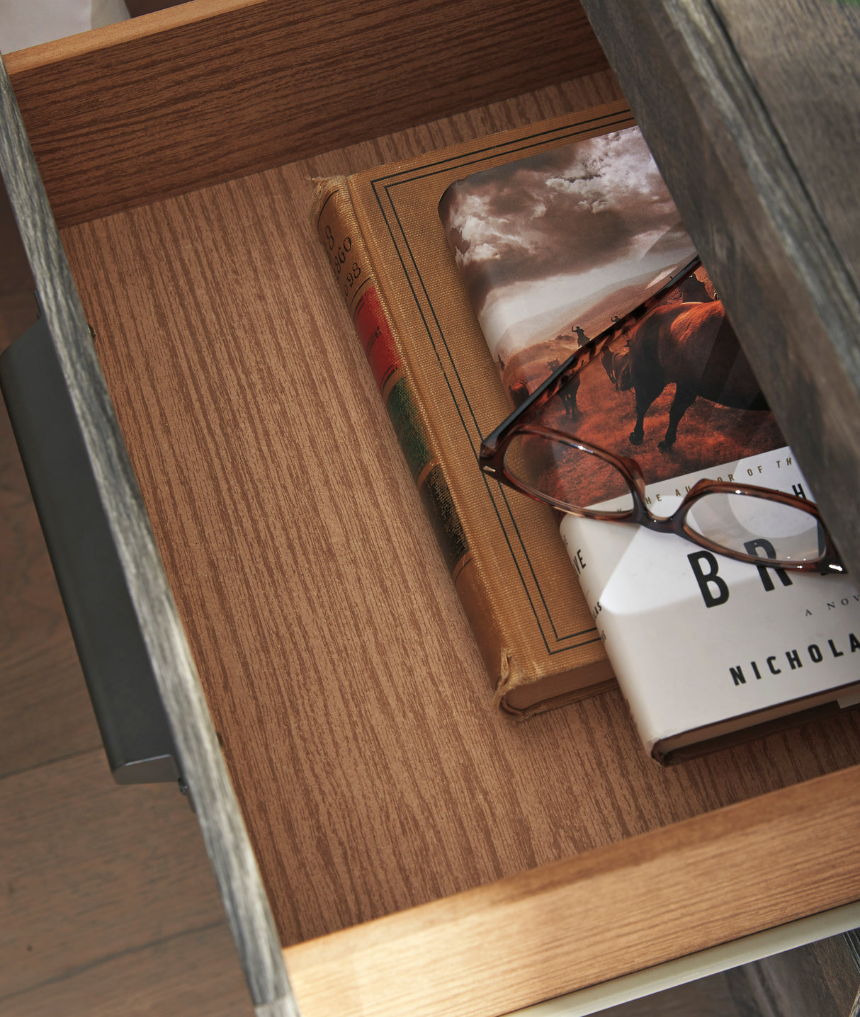 Bureau à 6 tiroirs en bois et placage gris - Wynnlow