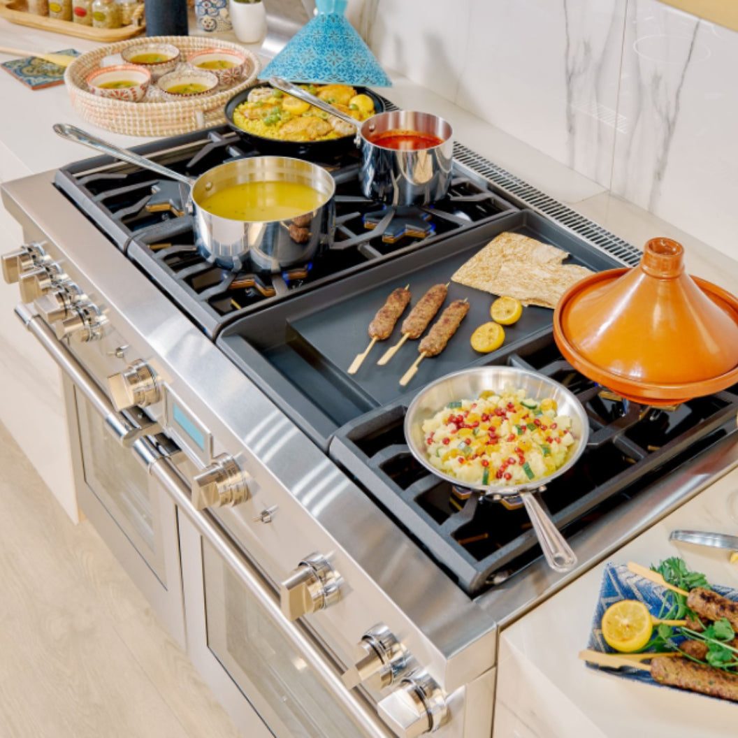 Cuisinière double biénergie 48 po, 1,6 pi³ / 4,9 pi³ Inox avec Convection véritable, Wi-Fi et plaque de cuisson intégrée - Série Professional