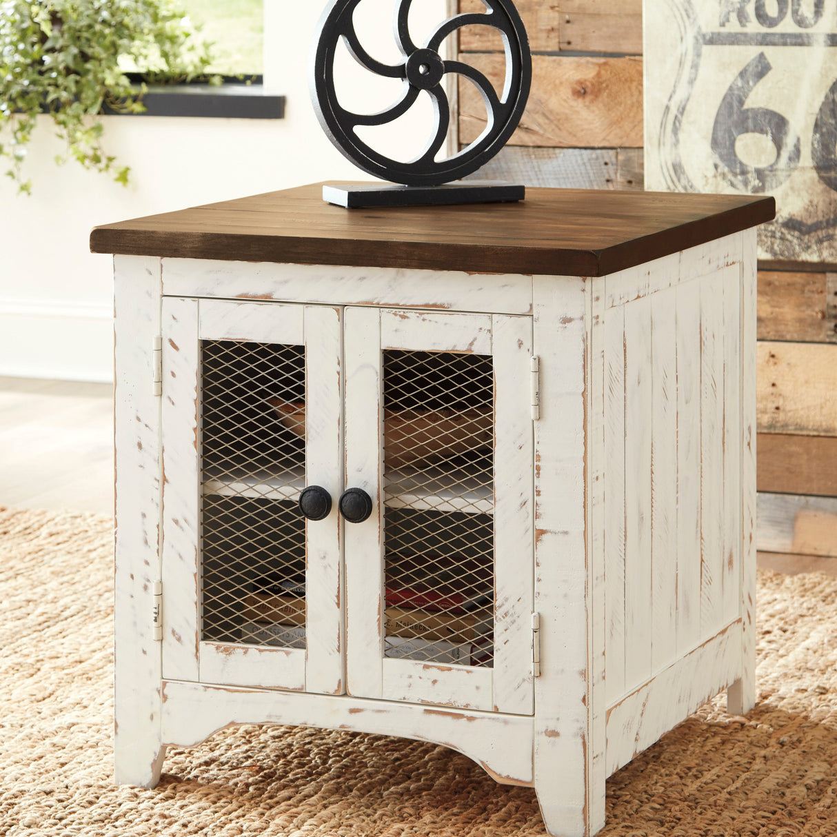 Table d'appoint en bois et placage bicolore avec 2 portes - Wystfield