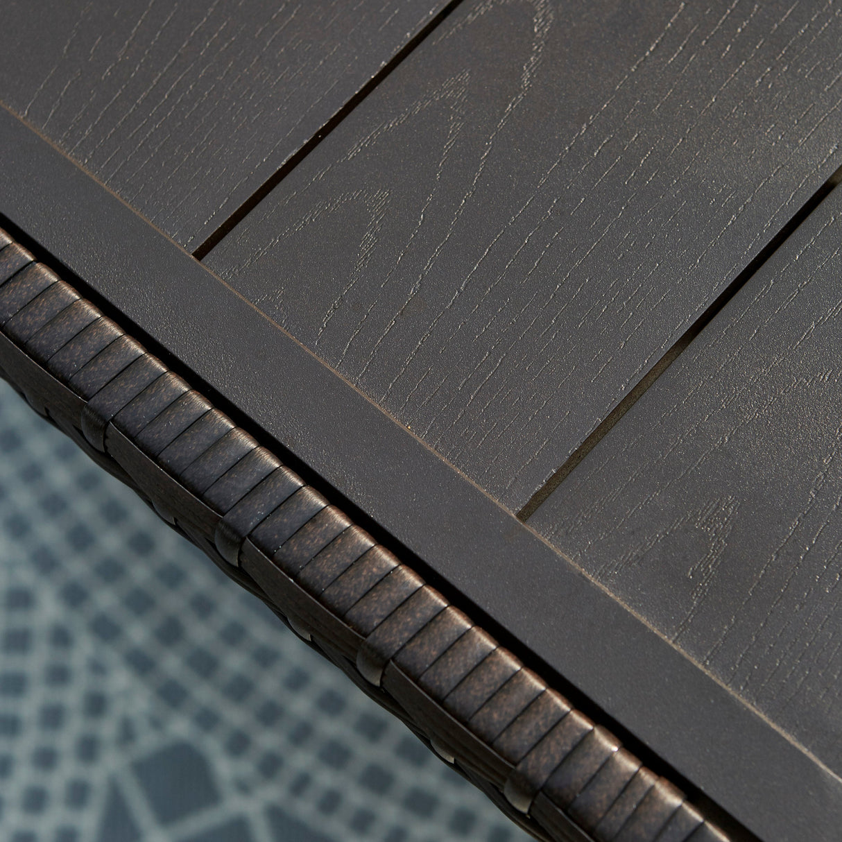 Table à manger extérieure en aluminium et rotin brun foncé - Easy Isle