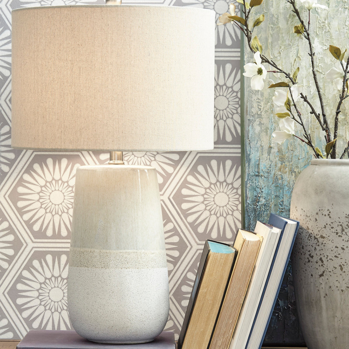 Lampe de table en céramique émaillée beige/blanche 27 po. - Shavon