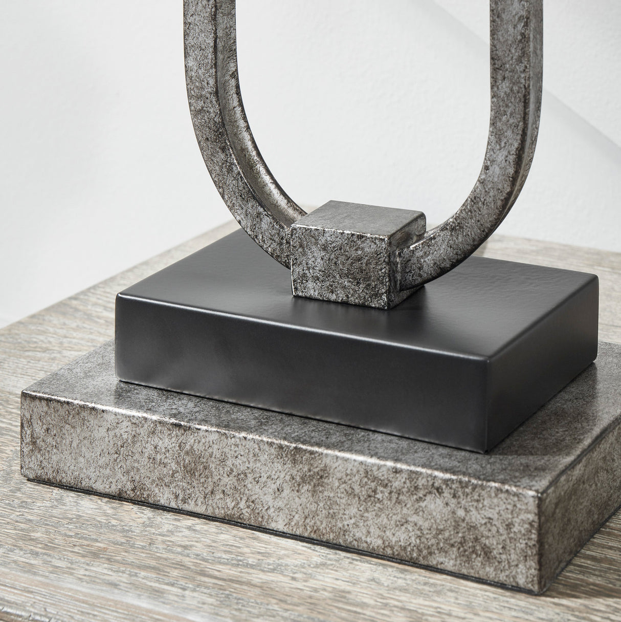 Lampe de table en métal argenté vieilli 36 po. - Bennish