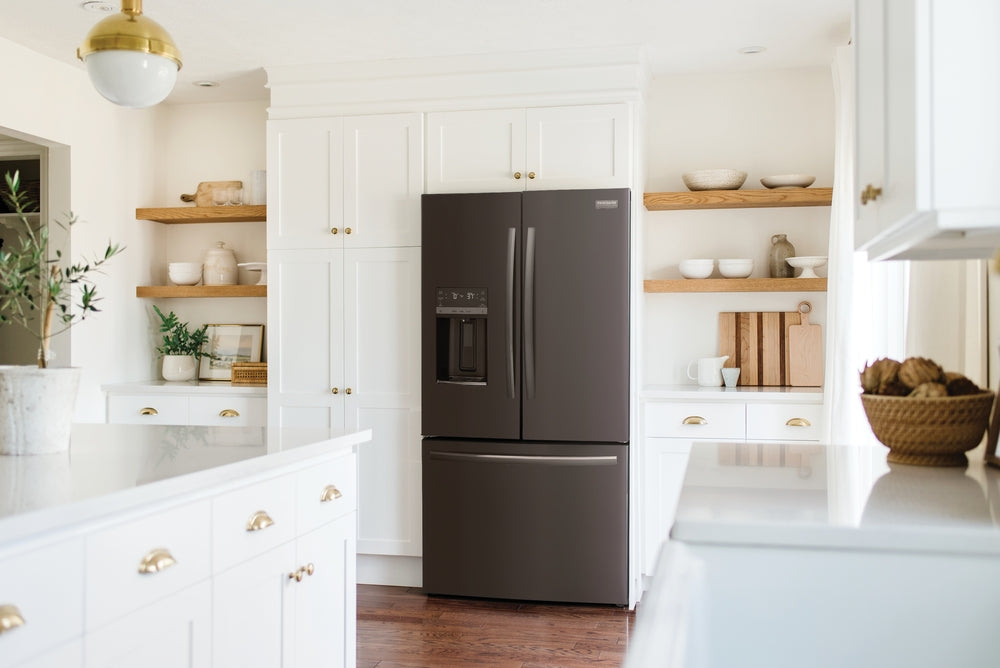 Réfrigérateur porte française 36 po, 27,8 pi³ Inox noir 3 portes avec distributeur externe d'eau et glaçons