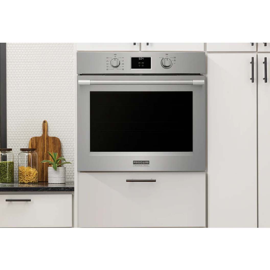 Four encastrable simple 30 po, 5,3 pi³ Inox - Frigidaire professional avec Air Fry