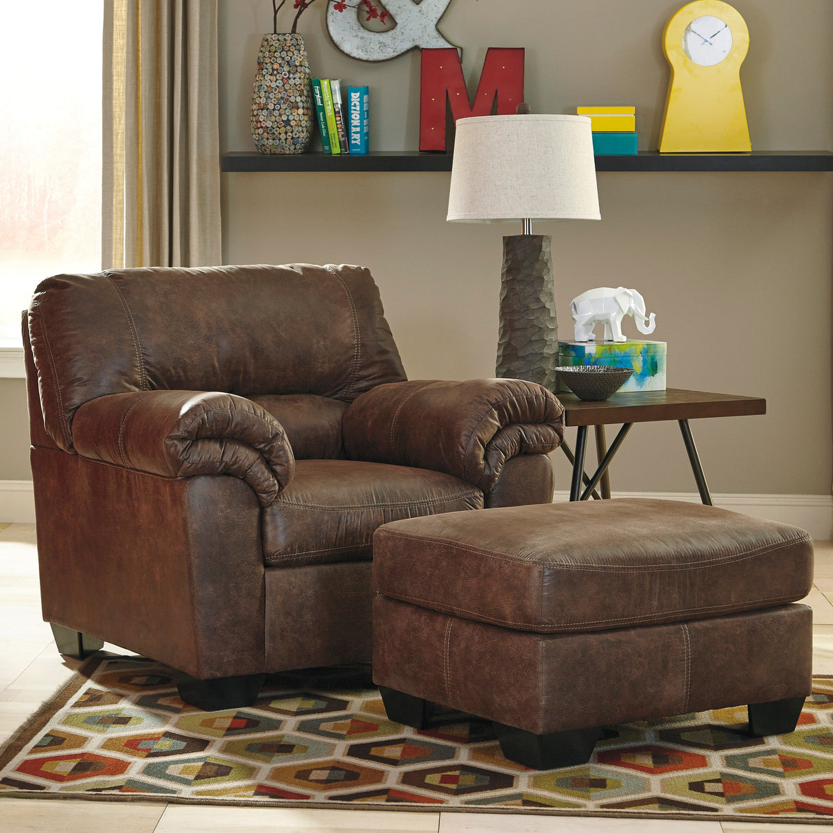 Fauteuil aspect cuir brun foncé - Bladen