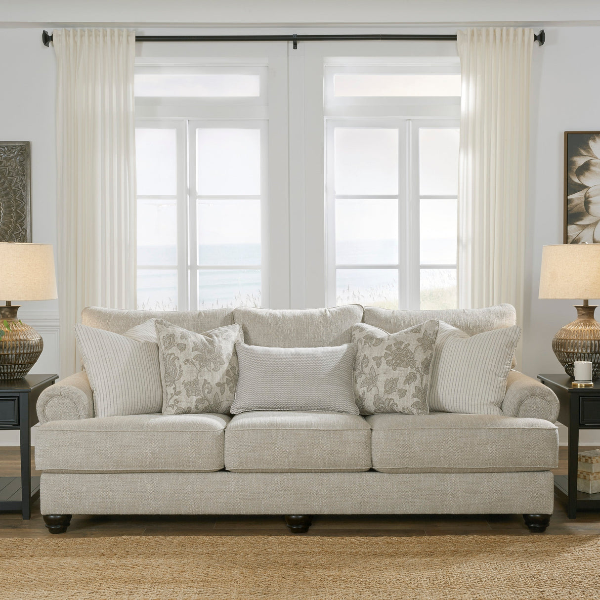 Sofa en tissu beige pâle avec coussins - Asanti