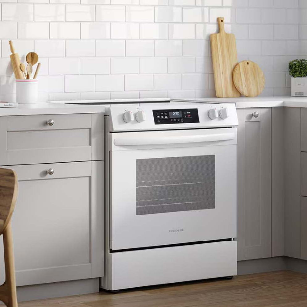Cuisinière électrique 30 po, 5,3 pi³ Blanc avec Élément EvenTemp™ et Nettoyage rapide à la vapeur