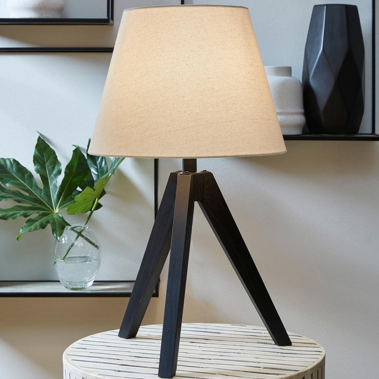 Ensemble de 2 lampes de table trépied en bois noir 24 po. - Laifland