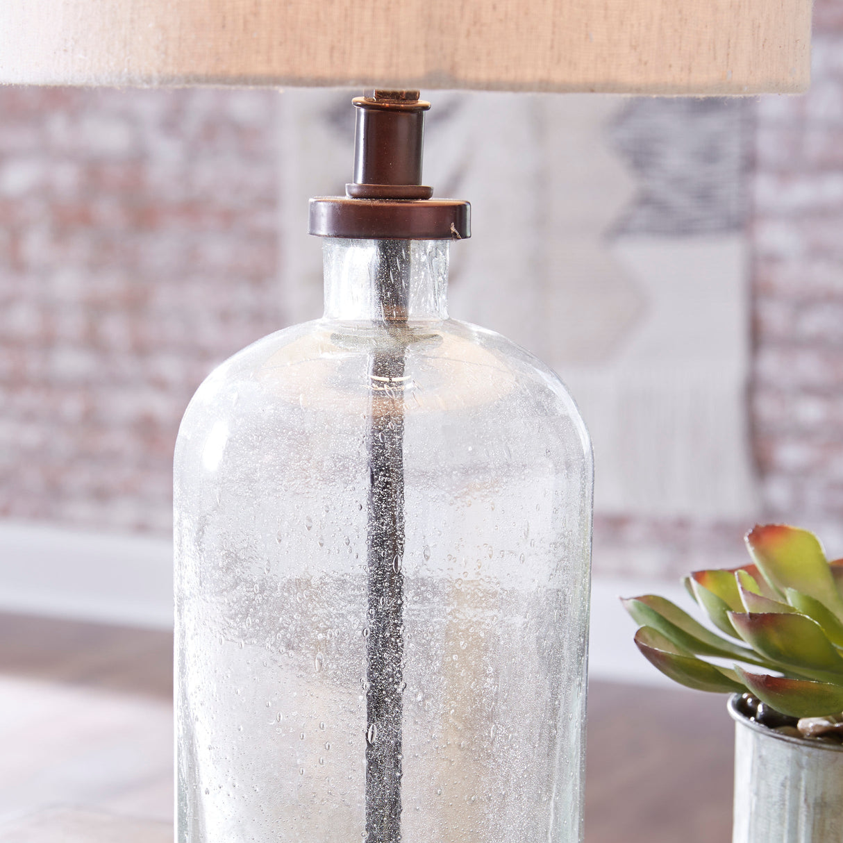 Lampe de table en verre granuleux et métal bronze 23 po. - Bandile
