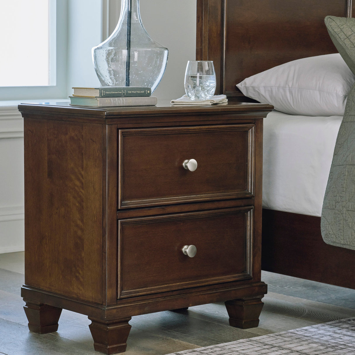 Table de chevet en bois/placage brun avec 2 tiroirs - Danabrin