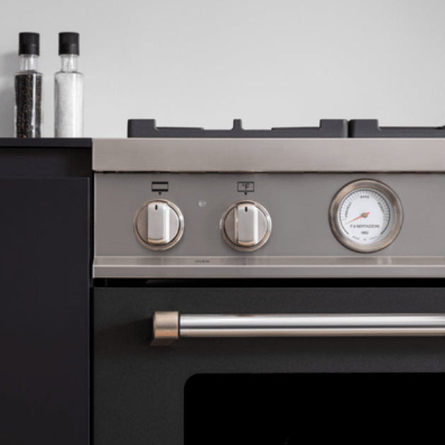 Cuisinière double au gaz 48 po, 4,7 pi³ / 2,4 pi³ avec plaque de cuisson intégrée - Série Master