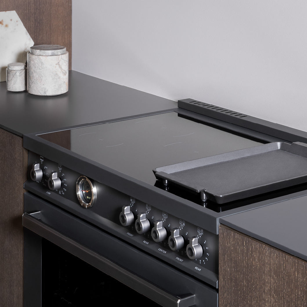 Cuisinière à induction 36 po, 5,7 pi³ avec Convection double et Air Fry - Série Professional