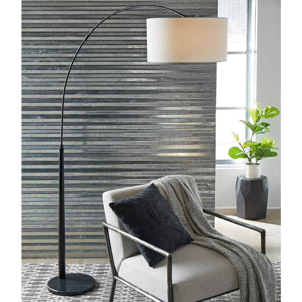 Lampe sur pied arquée en métal noir 85 po. - Veergate