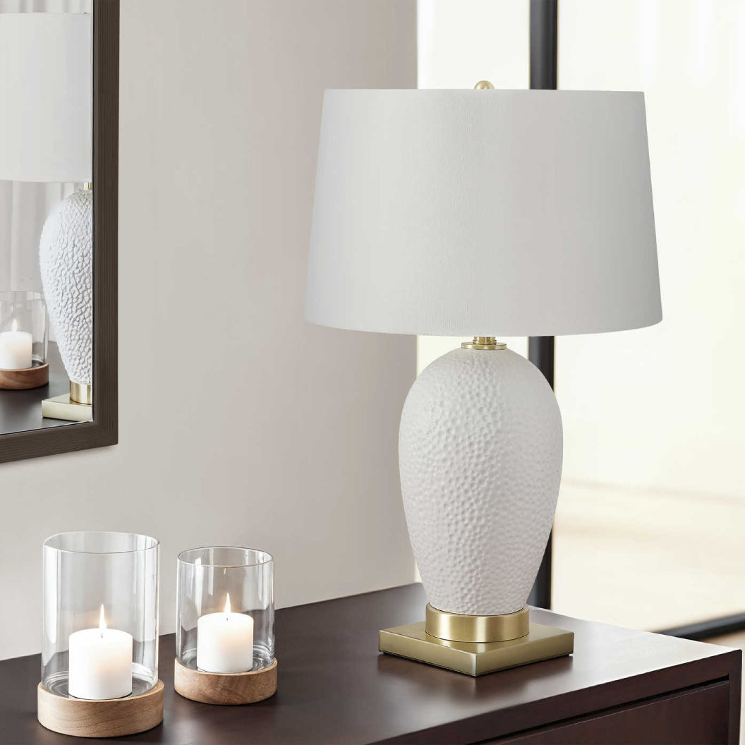 Lampe de table en céramique blanche et dorée 26 po. - I 9610