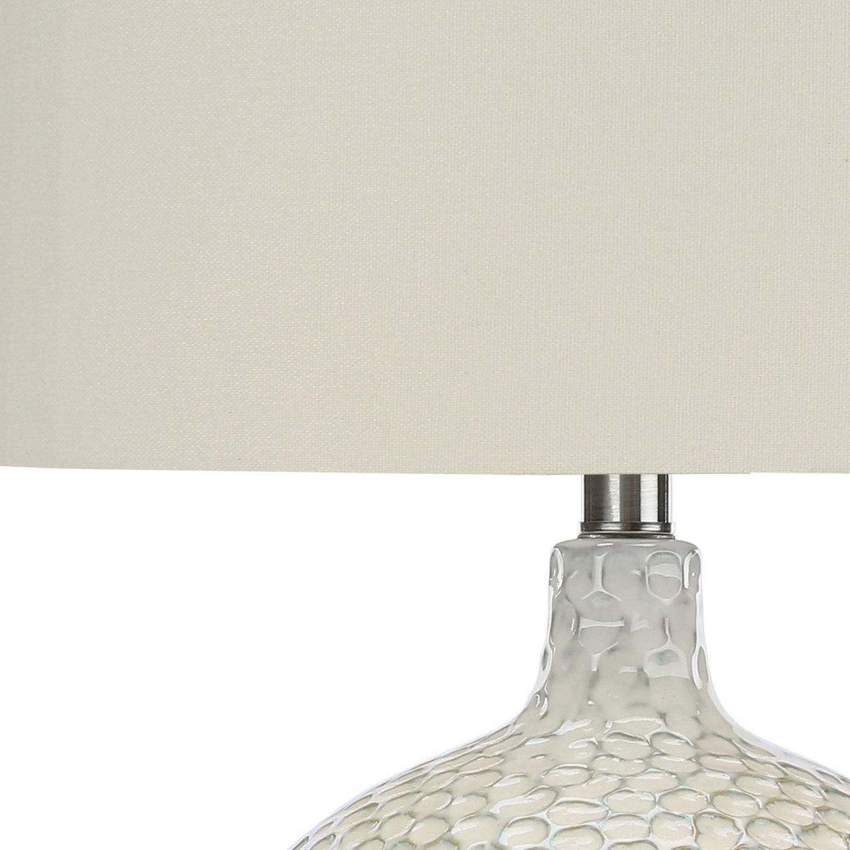 Lampe de table en céramique crème texturée 28 po - I 9607