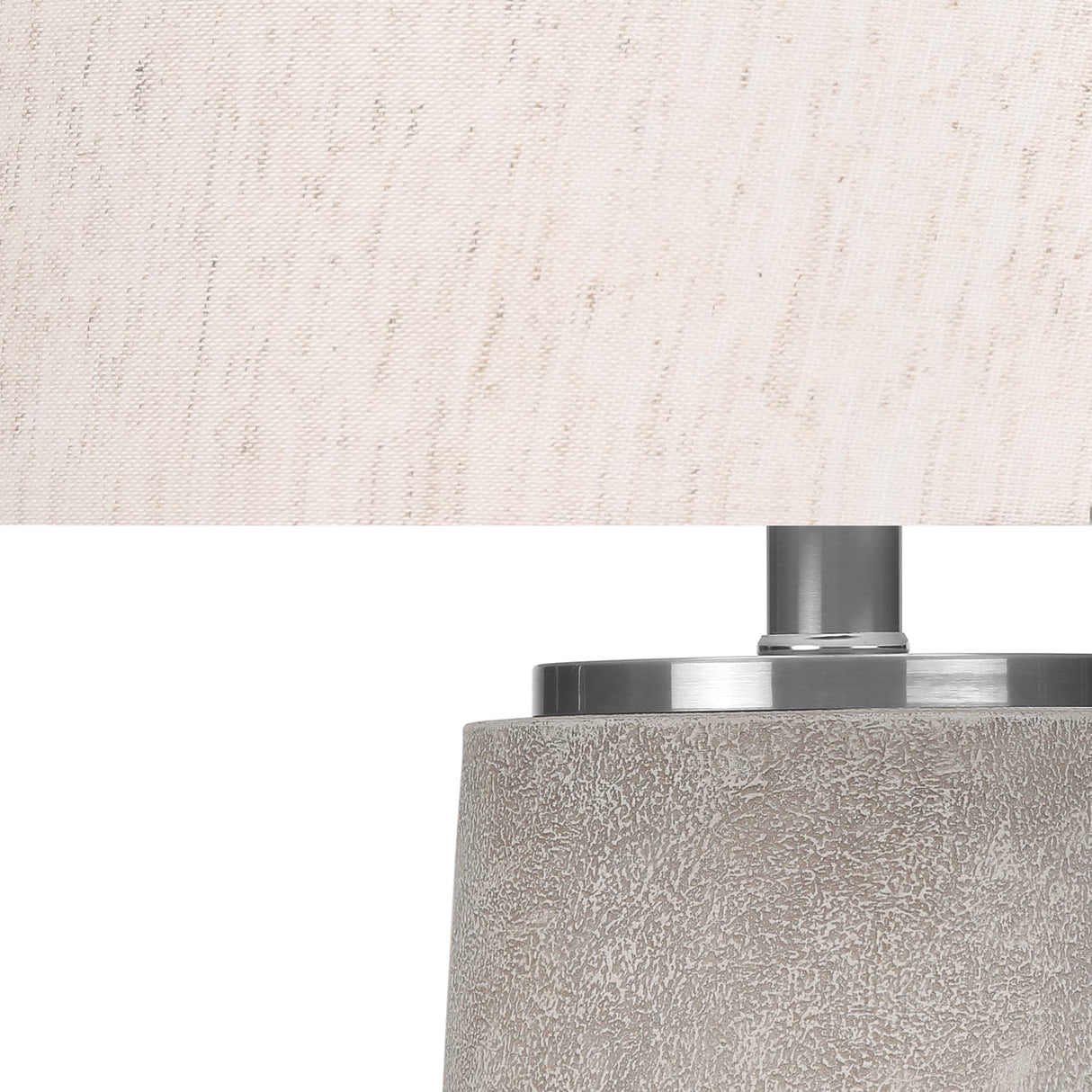 Lampe de table en résine grise texturée 29 po - I 9712