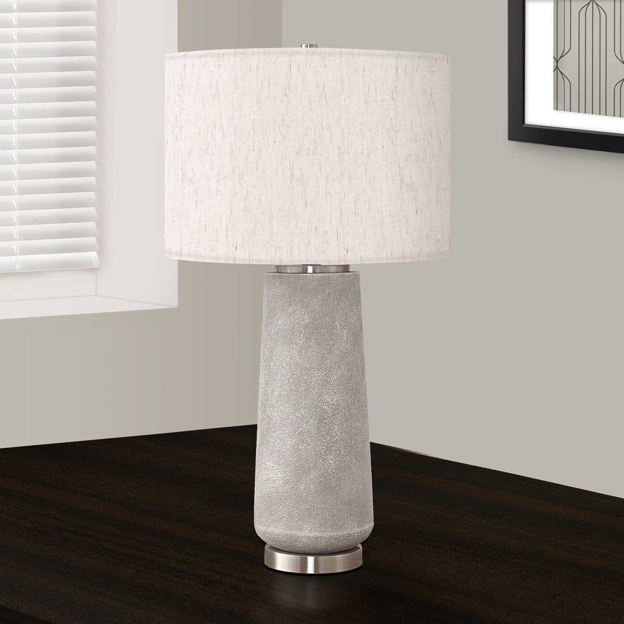 Lampe de table en résine grise texturée 29 po - I 9712