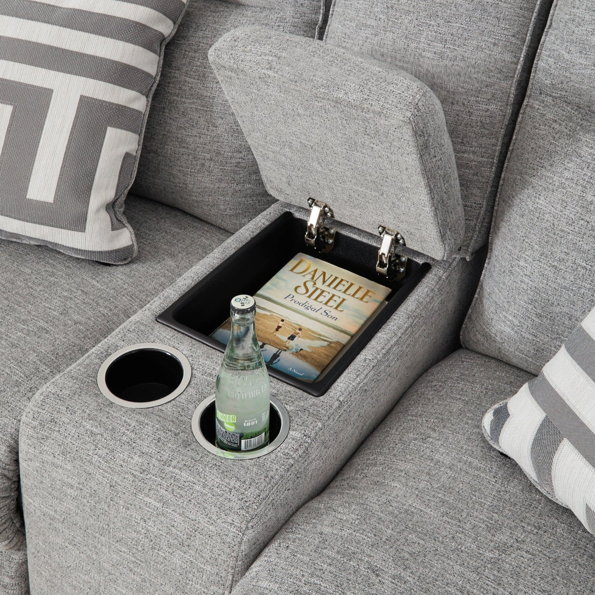 Causeuse motorisée en tissu gris pâle avec console - Biscoe
