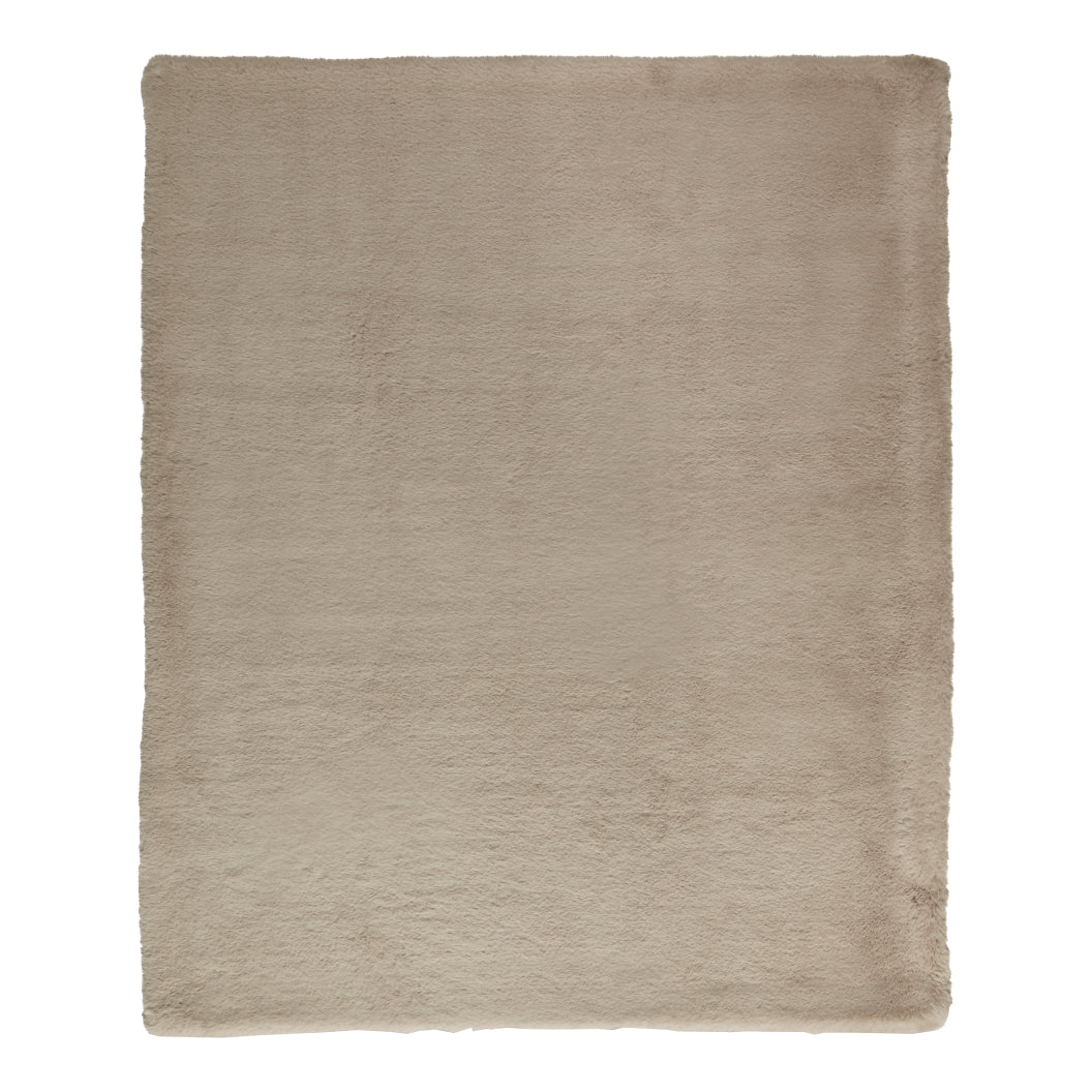 Jeté 50 x 60 po en fausse fourrure taupe - Gariland