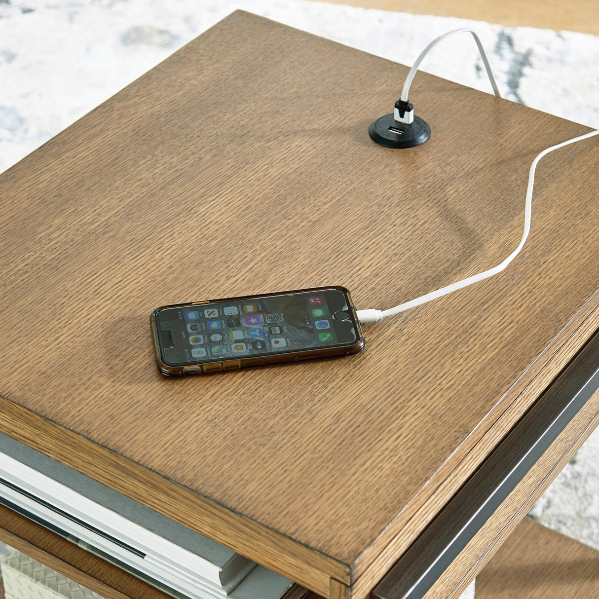 Table d'appoint en placage de bois brun clair avec prise USB - Fridley