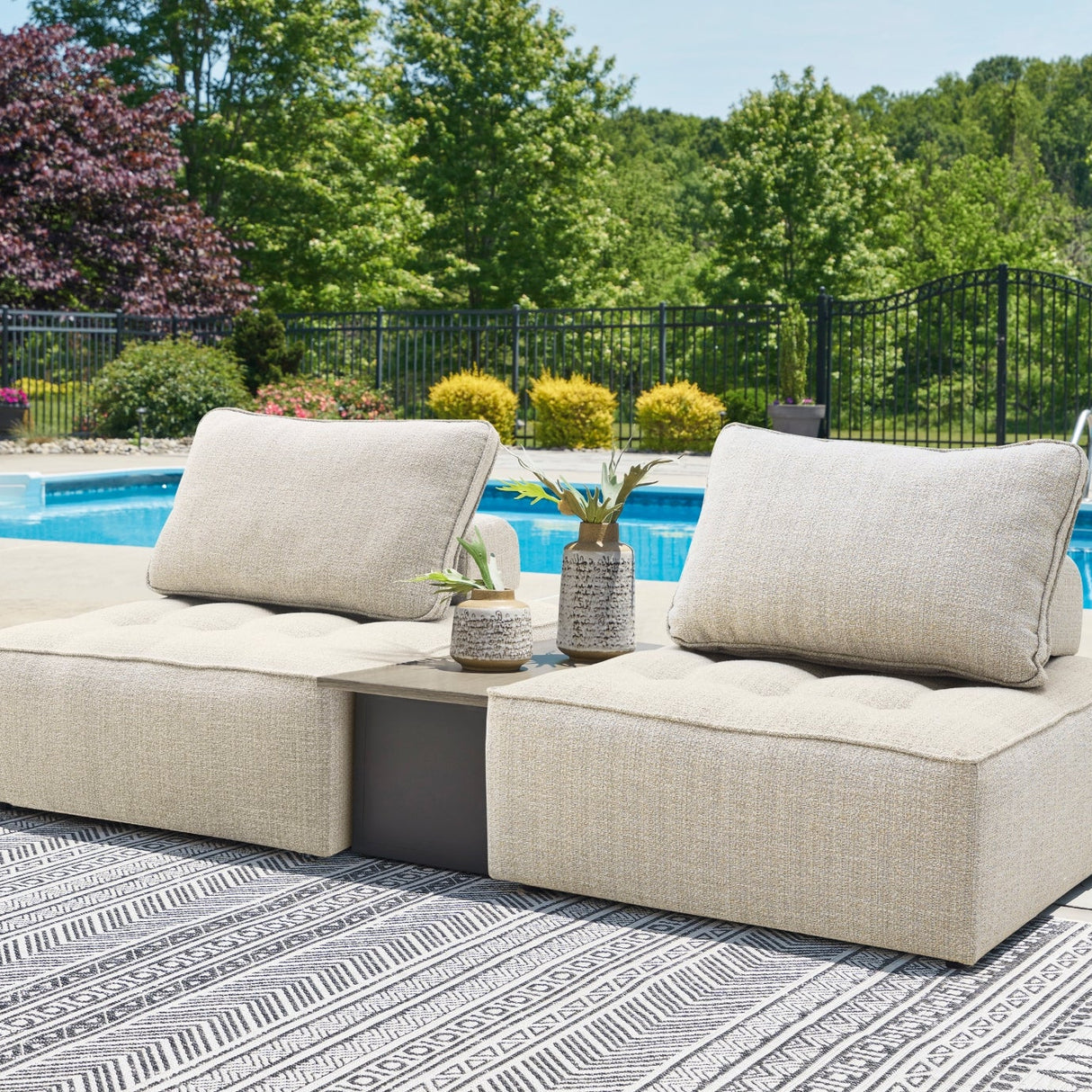 Table d'appoint extérieure en bois brun et aluminium noir - Bree Zee