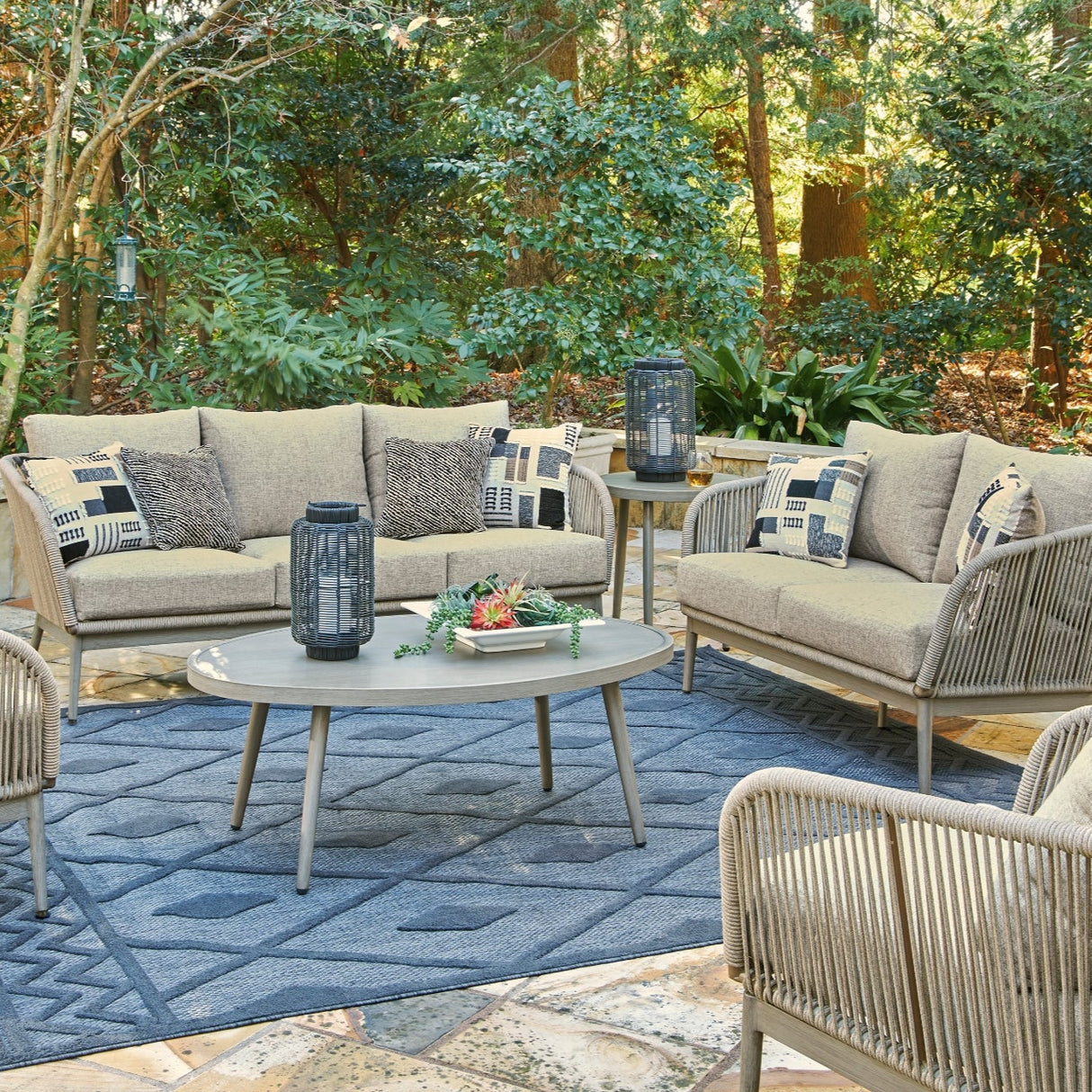 Table basse extérieure en bois brun clair et aluminium - Swiss Valley