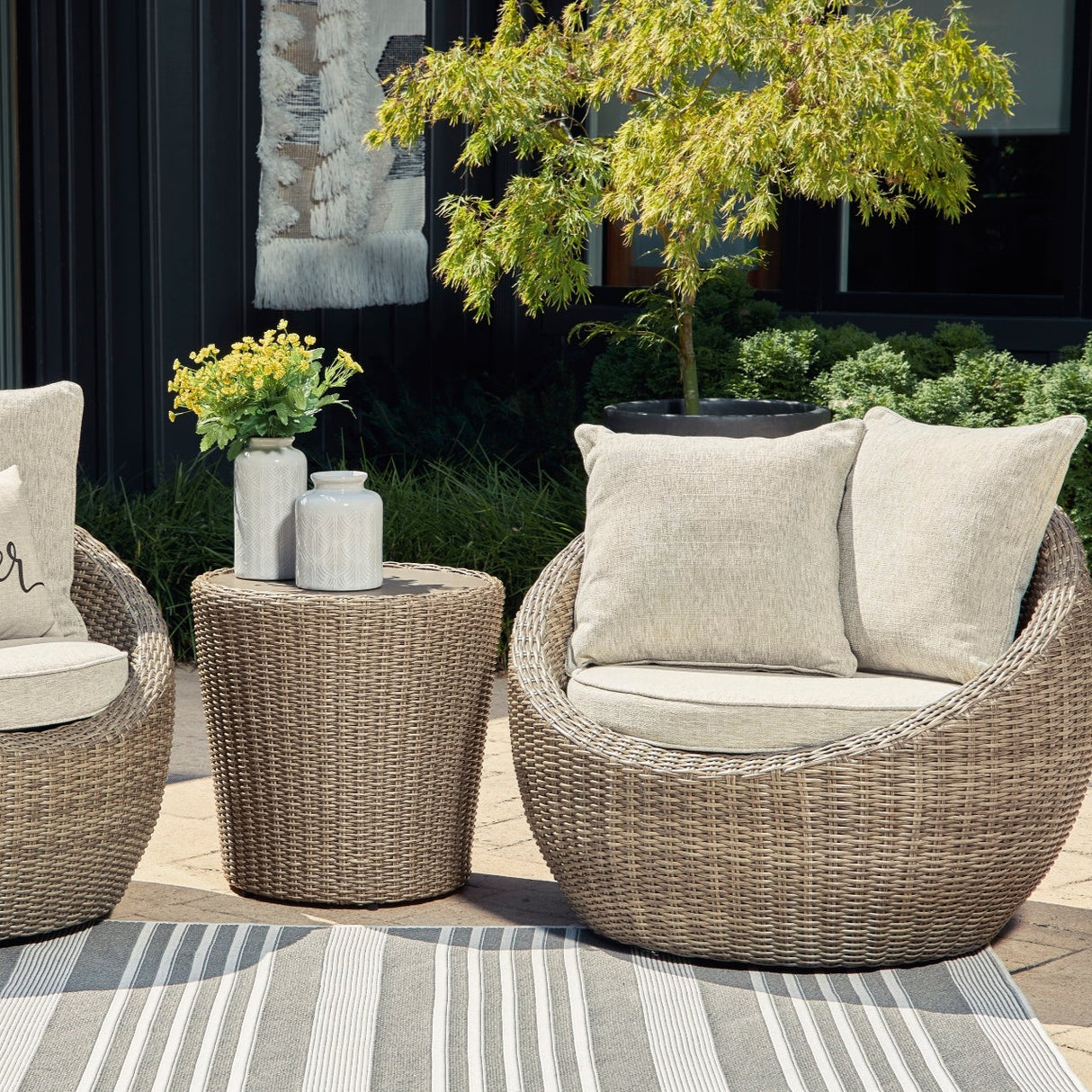 Ensemble 2 fauteuils extérieur résine beige pivotants - Danson