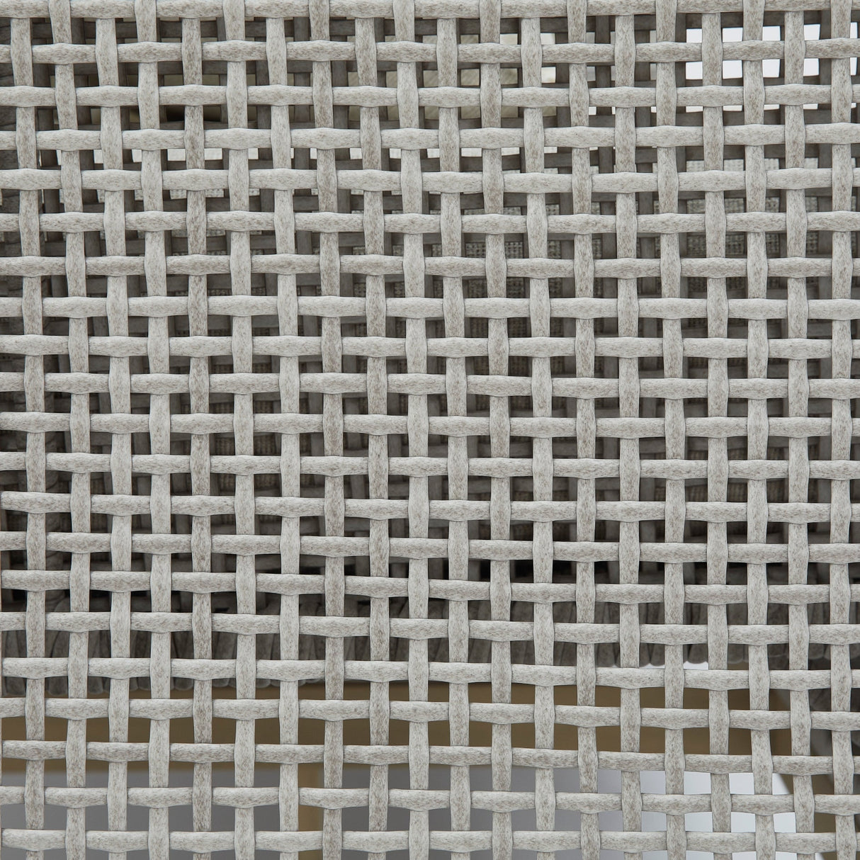 Ensemble de 2 chaises pivotantes extérieures en tissu Nuvella et en osier gris pale - Seton Creek