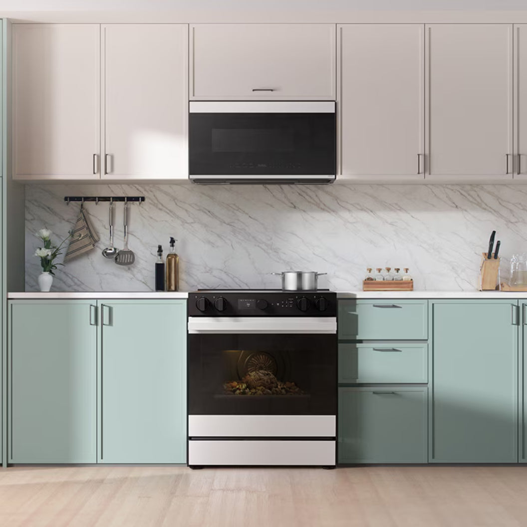 Cuisinière électrique encastrable 30 po, 6,3 pi³ avec Air Fry et Wi-Fi - Série Bespoke