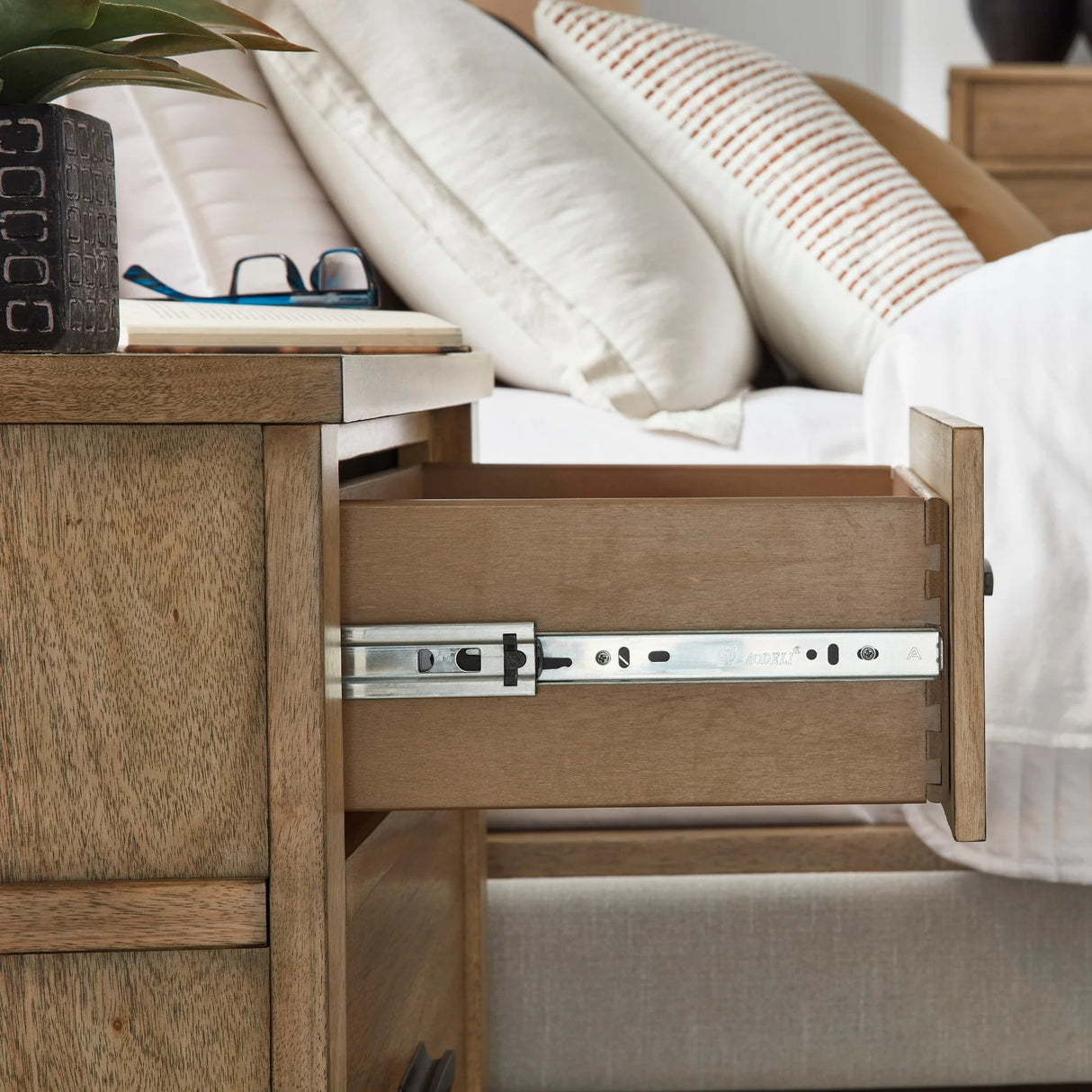 Table de chevet Brun clair en bois - Tomtyn