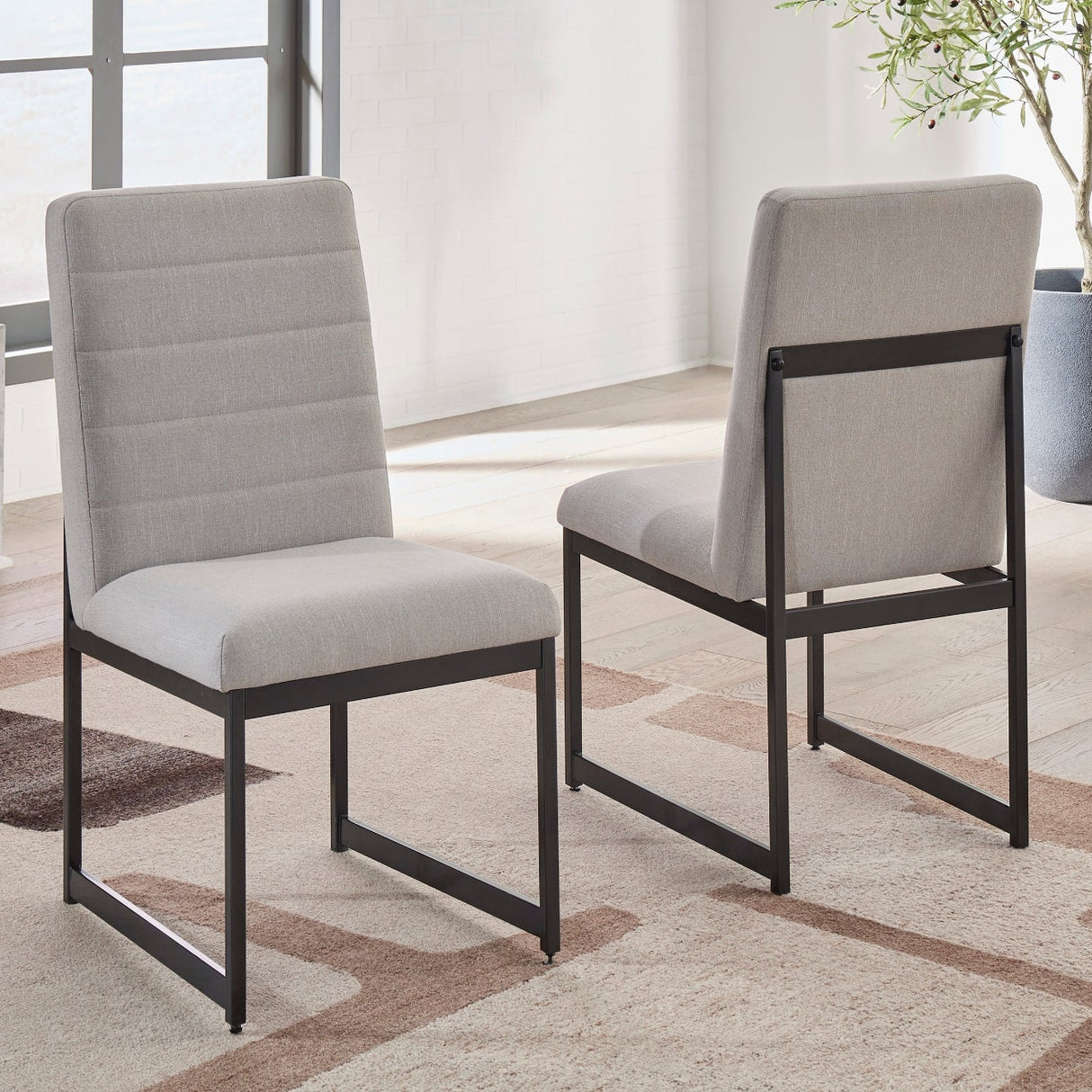 Ensemble de 2 chaises de salle à manger rembourrées en tissu beige pâle - Tomtyn