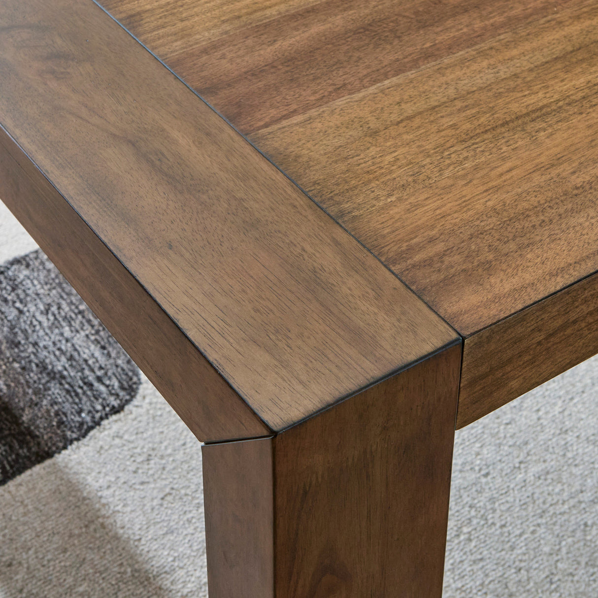 Table de salle à manger rectangulaire en bois brun - Kraeburn