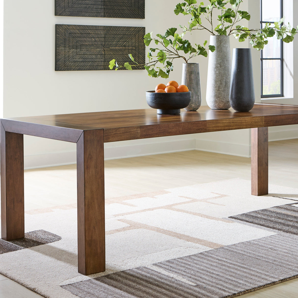 Table de salle à manger rectangulaire en bois brun - Kraeburn