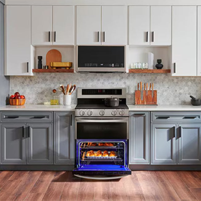 Cuisinière électrique à four double 30 po, 3,0 pi³ / 4,3 pi³ Inox avec Convection Probake®, Air Fry et Wi-Fi