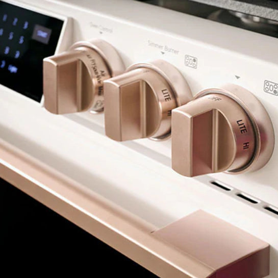 Cuisinière à induction encastrable 30 po, 6,3 pi³ Blanc Convection ProBake®, InstaView® et Wi-Fi - White Essence