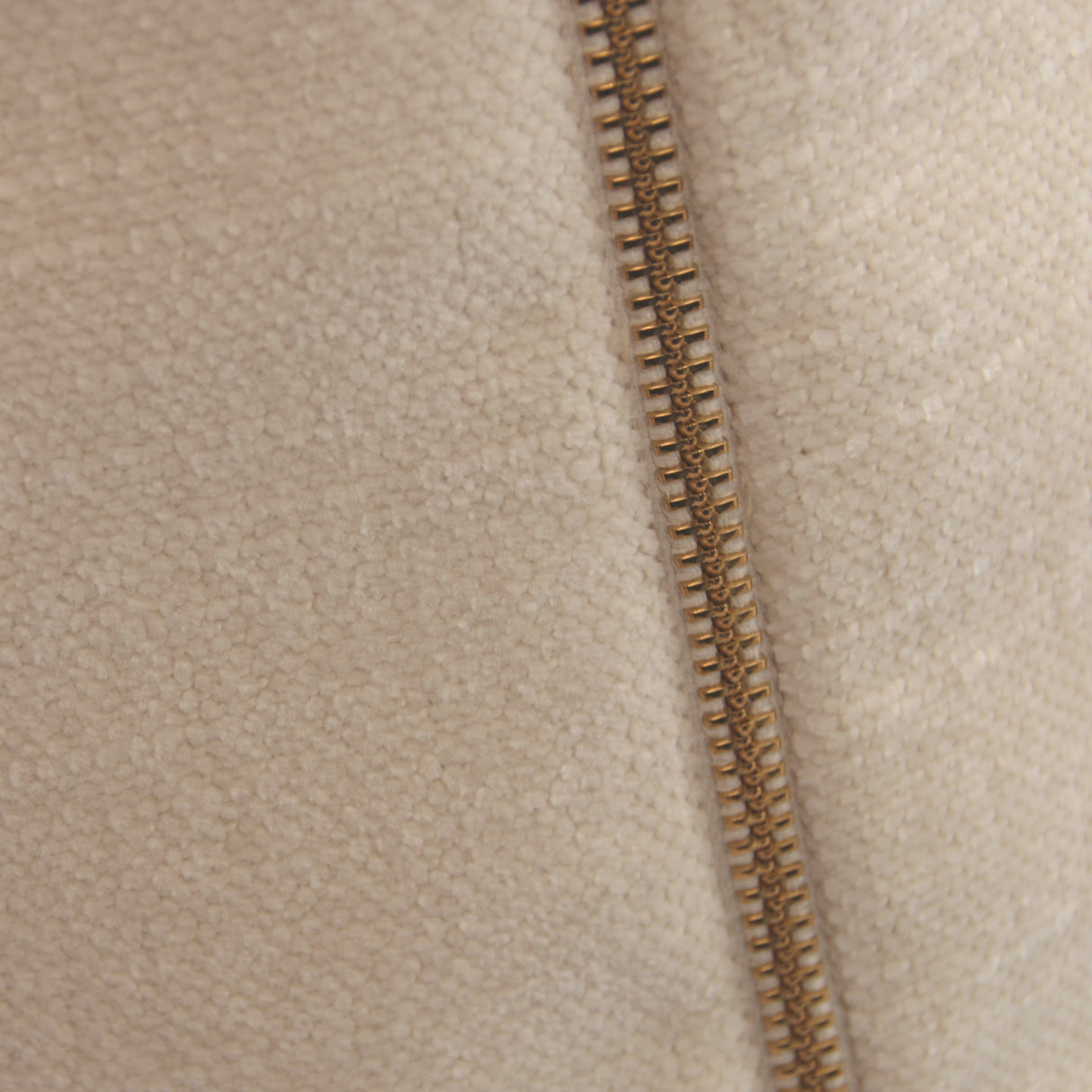 Coussin 22 x 22 po en velours - Paola