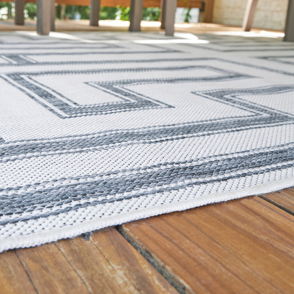 Tapis intérieur/extérieur 5 pi x 7 pi - Matinwood