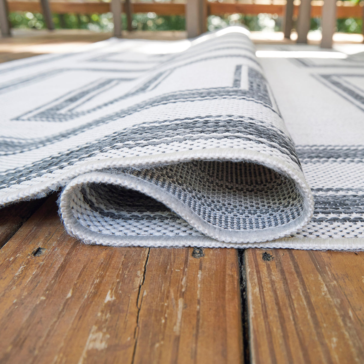 Tapis intérieur/extérieur 5 pi x 7 pi - Matinwood