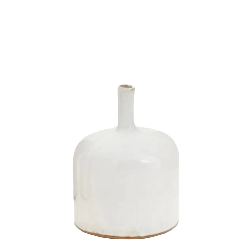 Vase en céramique blanche avec extrémités en terre cuite