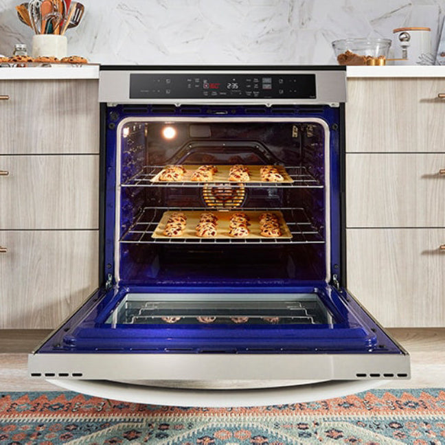 Cuisinière à induction encastrable 30 po, 6,3 pi³ Inox avec Convection ProBake®, Air Fry et Wi-Fi
