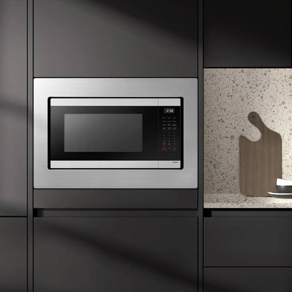 Micro-ondes de comptoir 24 po, 1,9 pi³ Acier noir mat avec Sensor Cook