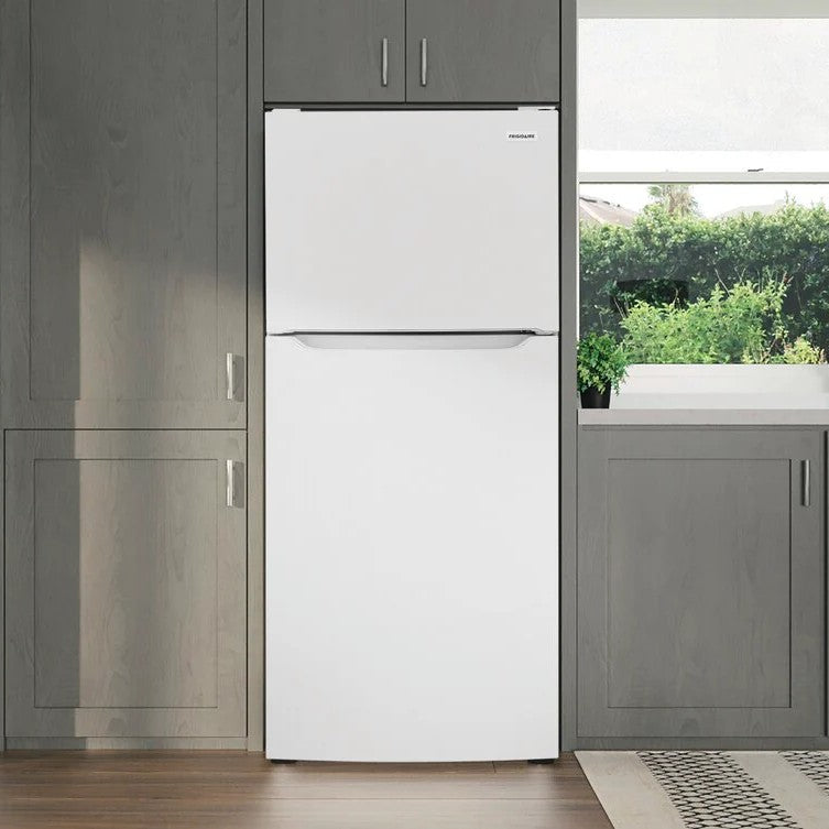 Réfrigérateur à congélateur supérieur 30 po, 18,2 pi³ Blanc avec Dégivrage automatique - Prêt pour le garage