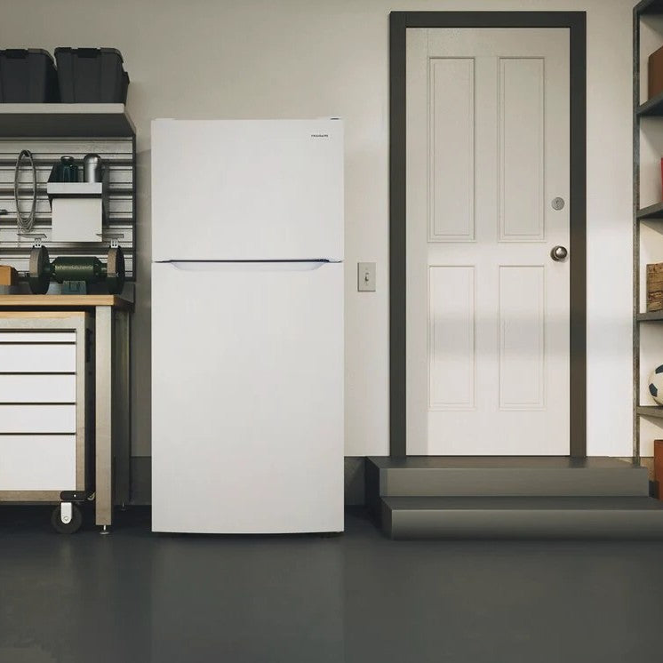 Réfrigérateur à congélateur supérieur 30 po, 18,2 pi³ Blanc avec Dégivrage automatique - Prêt pour le garage