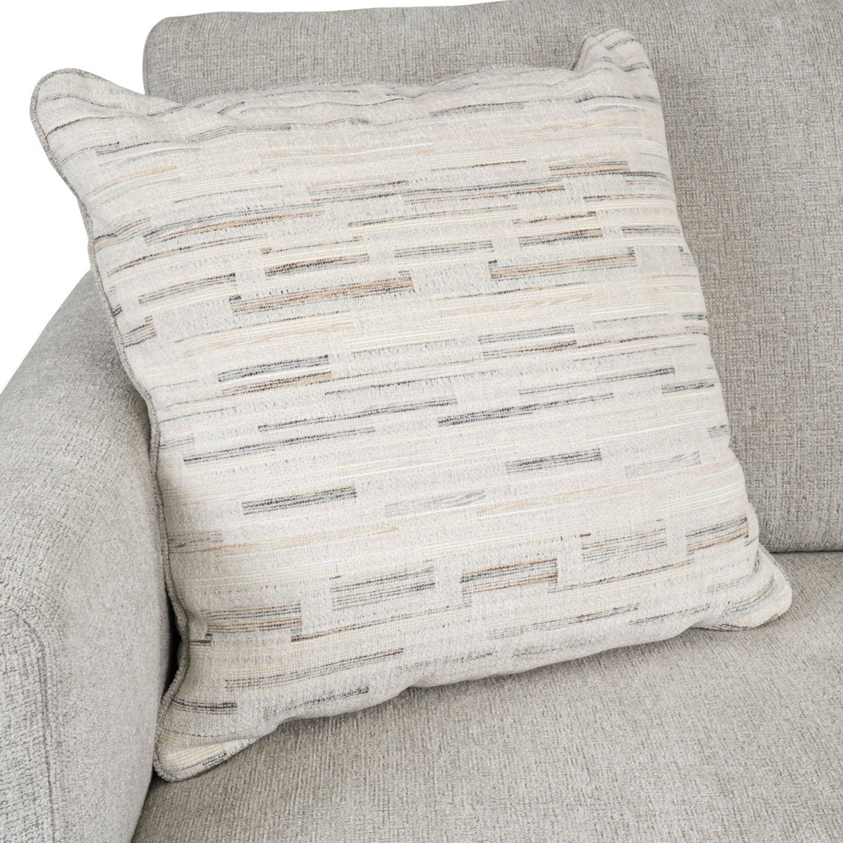 Fauteuil en tissu gris pâle avec coussin - MarinaMae
