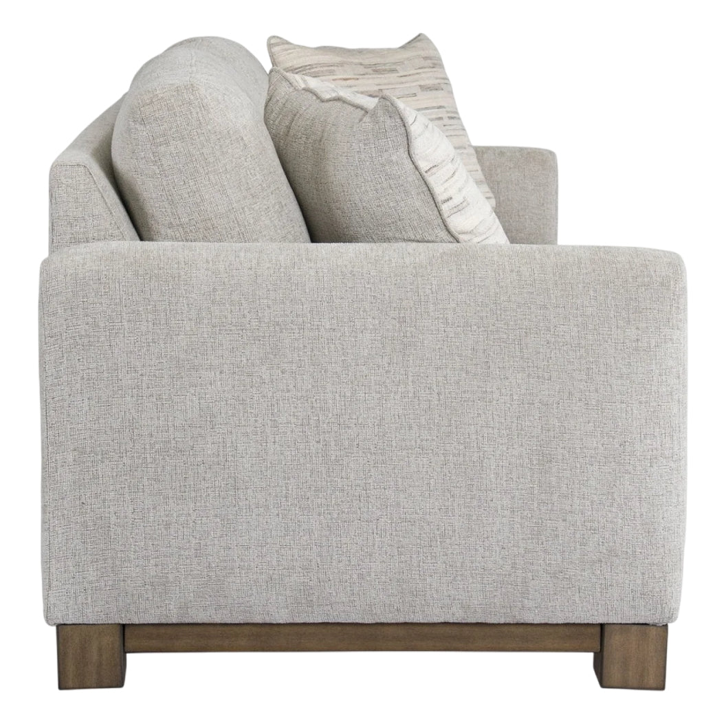 Sofa condo en tissu gris pâle avec coussins - MarinaMae