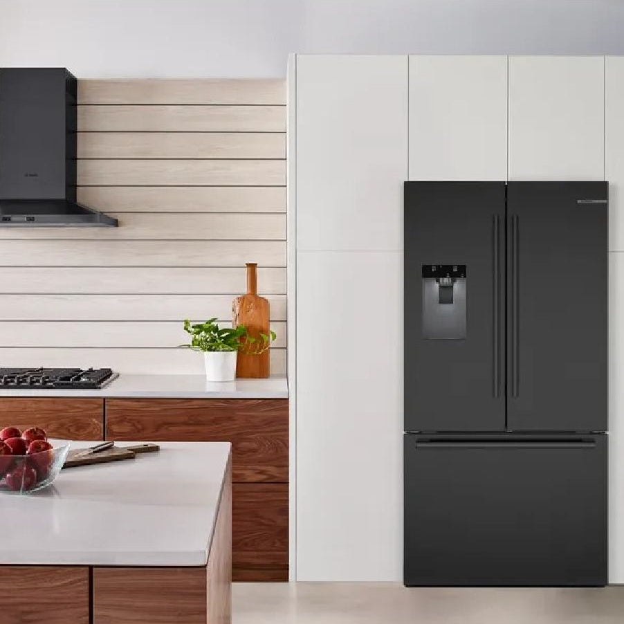 Réfrigérateur à portes françaises, profondeur comptoir 36 po, 21,6 pi³ Inox noir avec Distributeur externe d'eau/glaçons - Série 500